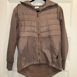 Varley lightweight puffer fitted jacket